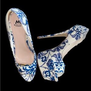 Beautiful Blue Floral Print heels